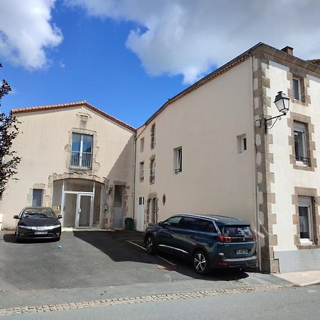 Logis Des Chouans Apartamento Les Landes-Genusson Exterior foto
