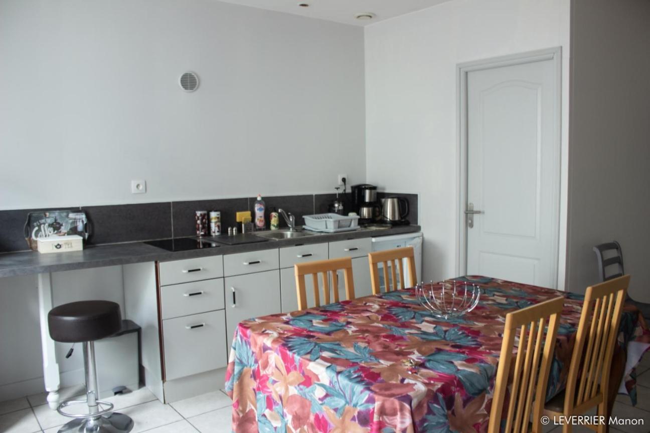 Logis Des Chouans Apartamento Les Landes-Genusson Exterior foto